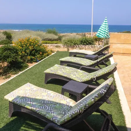 Seafront Surrounded By Nature In Tatlisu, Northern Cyprus Daire